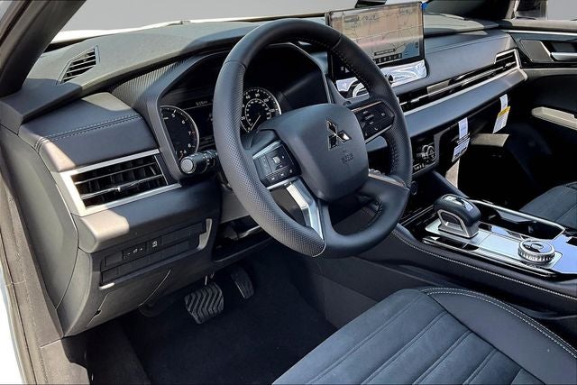 2026 Mitsubishi Outlander LE