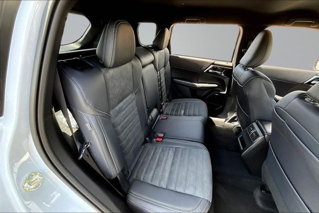 2026 Mitsubishi Outlander LE