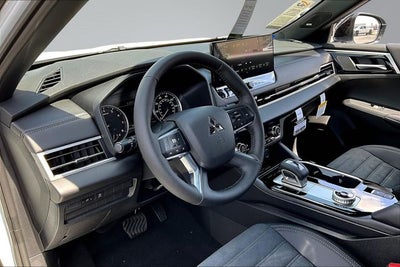 2026 Mitsubishi Outlander LE