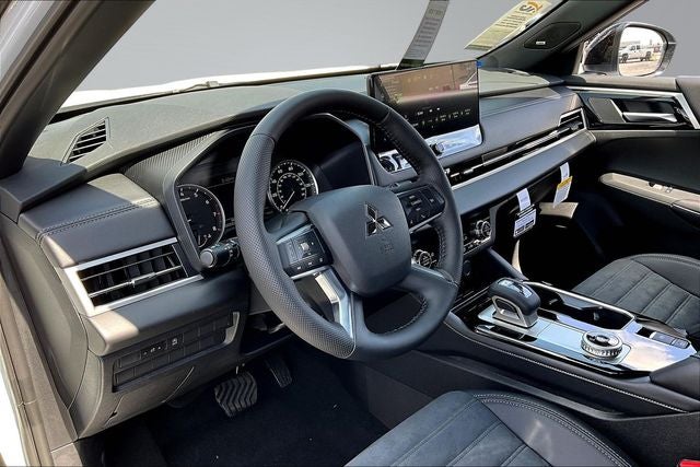 2026 Mitsubishi Outlander LE