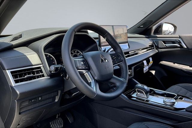 2026 Mitsubishi Outlander LE