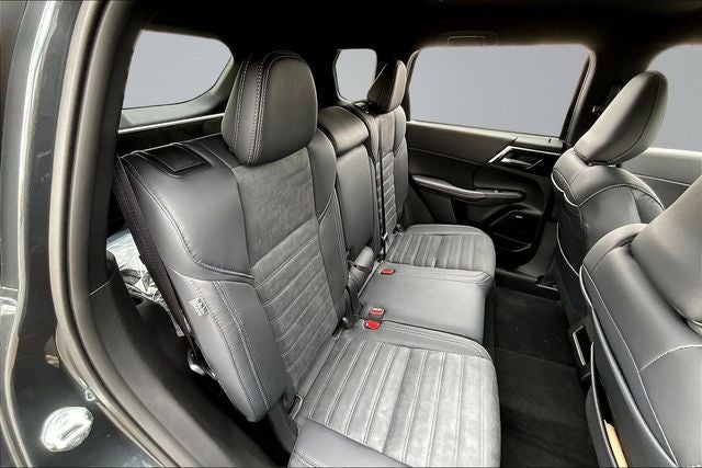 2026 Mitsubishi Outlander LE
