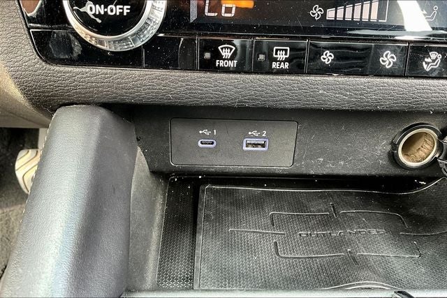 2024 Mitsubishi Outlander ES