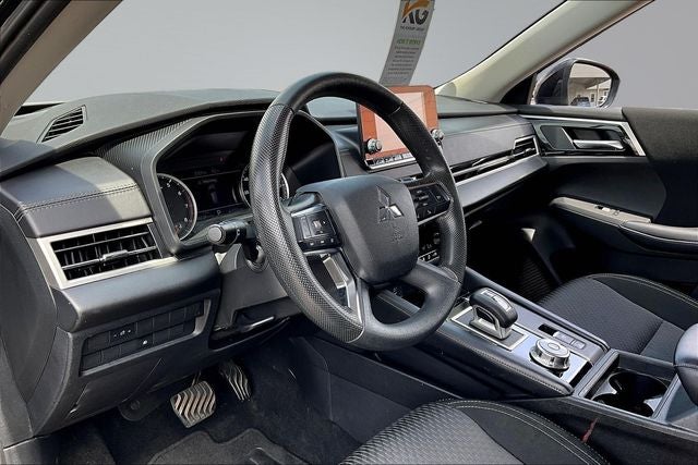 2024 Mitsubishi Outlander ES