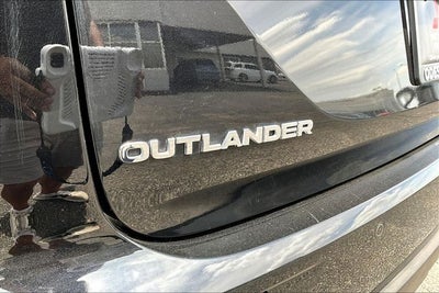 2024 Mitsubishi Outlander ES