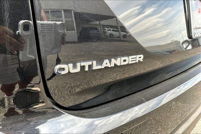 2024 Mitsubishi Outlander ES