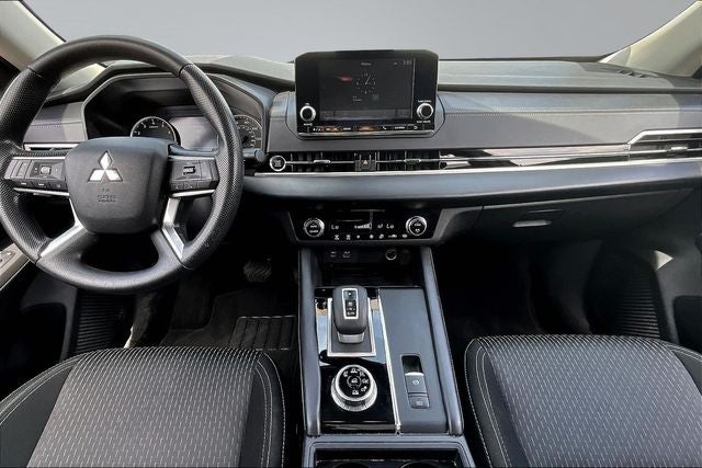 2024 Mitsubishi Outlander ES