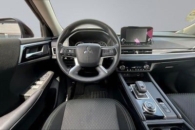 2024 Mitsubishi Outlander ES