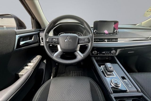 2024 Mitsubishi Outlander ES