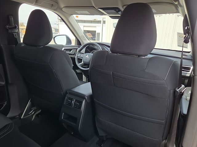 2026 Mitsubishi Outlander ES