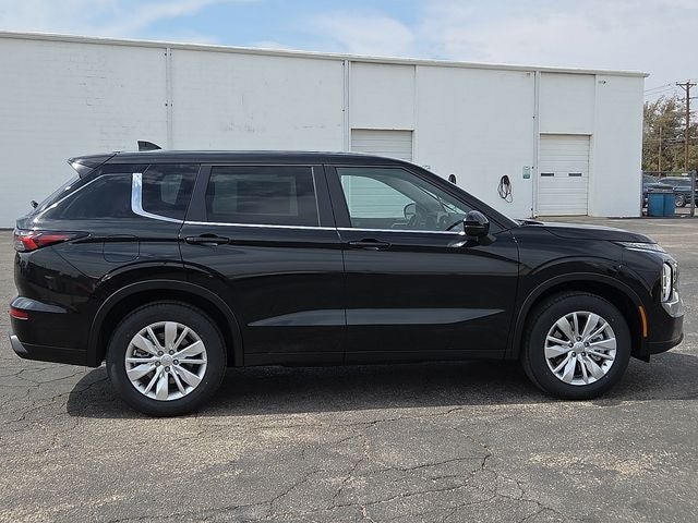 2026 Mitsubishi Outlander ES