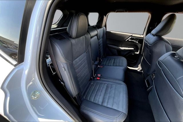 2026 Mitsubishi Outlander LE