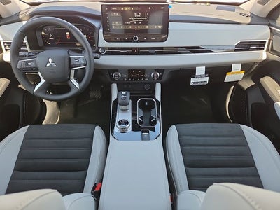 2026 Mitsubishi Outlander SE