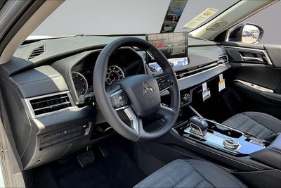 2026 Mitsubishi Outlander SE