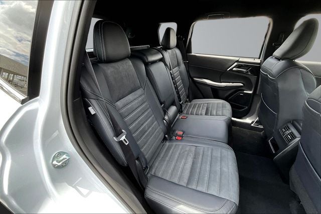 2026 Mitsubishi Outlander LE