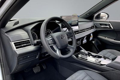 2026 Mitsubishi Outlander LE