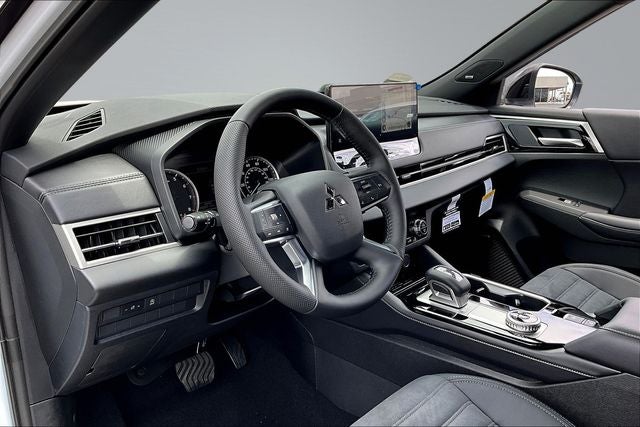 2026 Mitsubishi Outlander LE