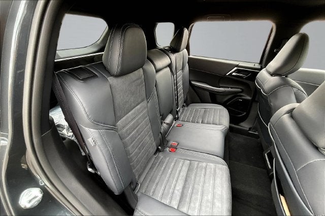 2026 Mitsubishi Outlander LE