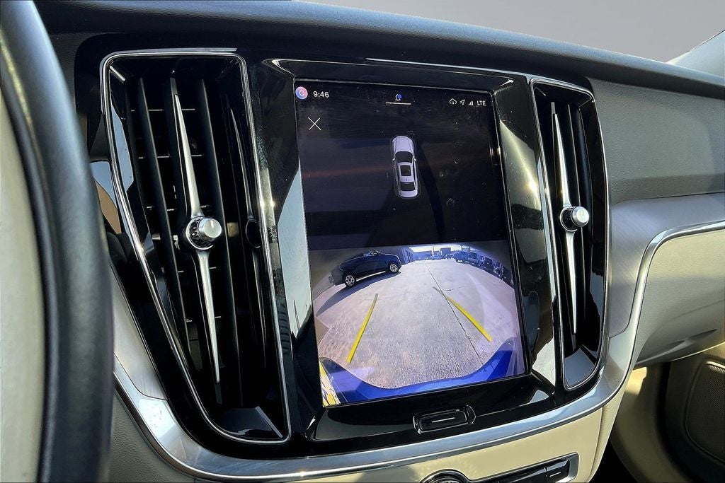 2024 Volvo S60 B5 Core Dark Theme