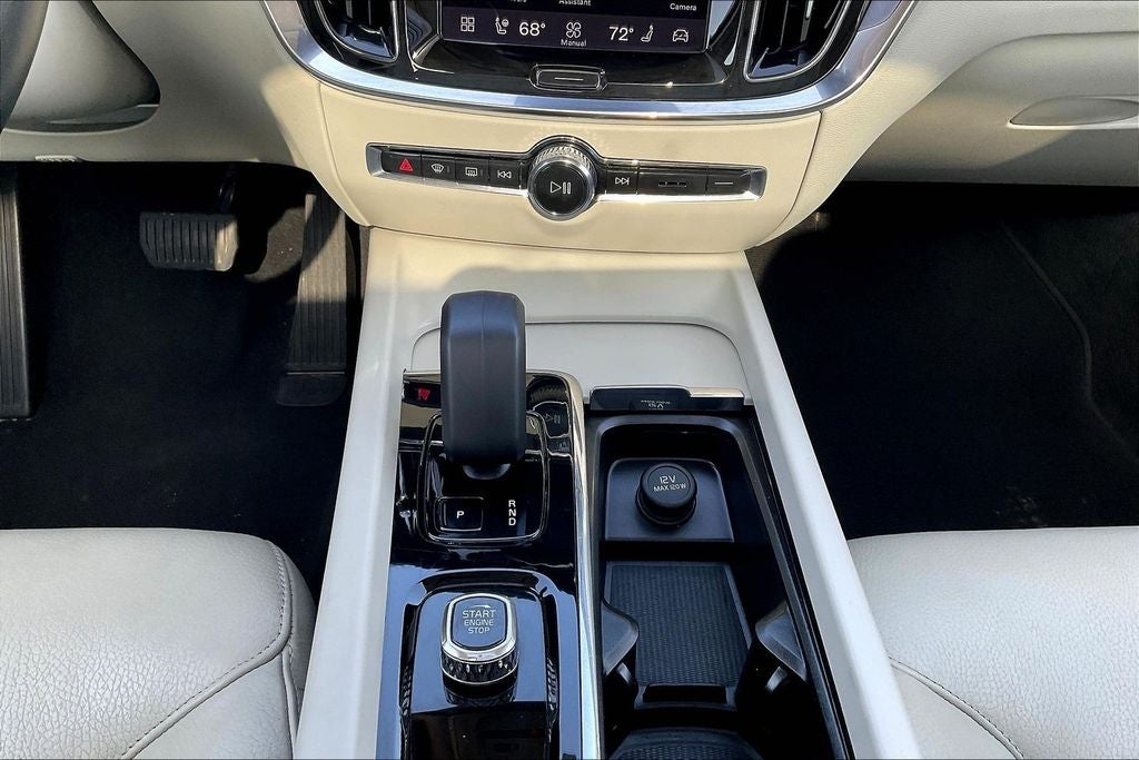 2024 Volvo S60 B5 Core Dark Theme