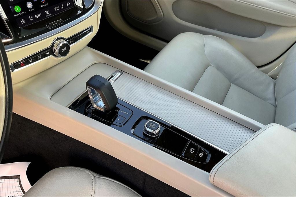 2024 Volvo S60 B5 Core Dark Theme