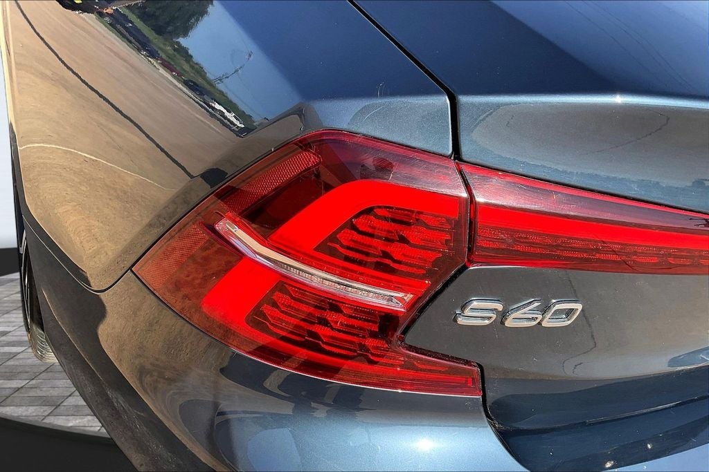 2024 Volvo S60 B5 Core Dark Theme