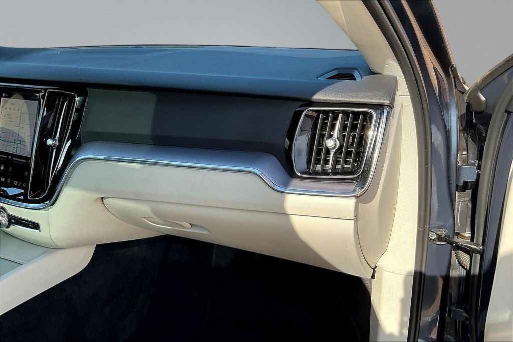 2024 Volvo S60 B5 Core Dark Theme