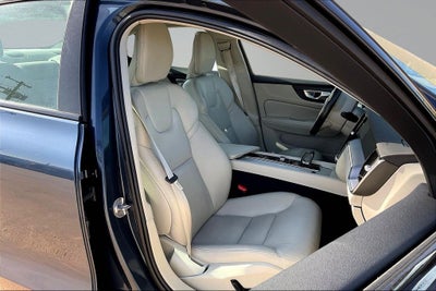 2024 Volvo S60 B5 Core Dark Theme