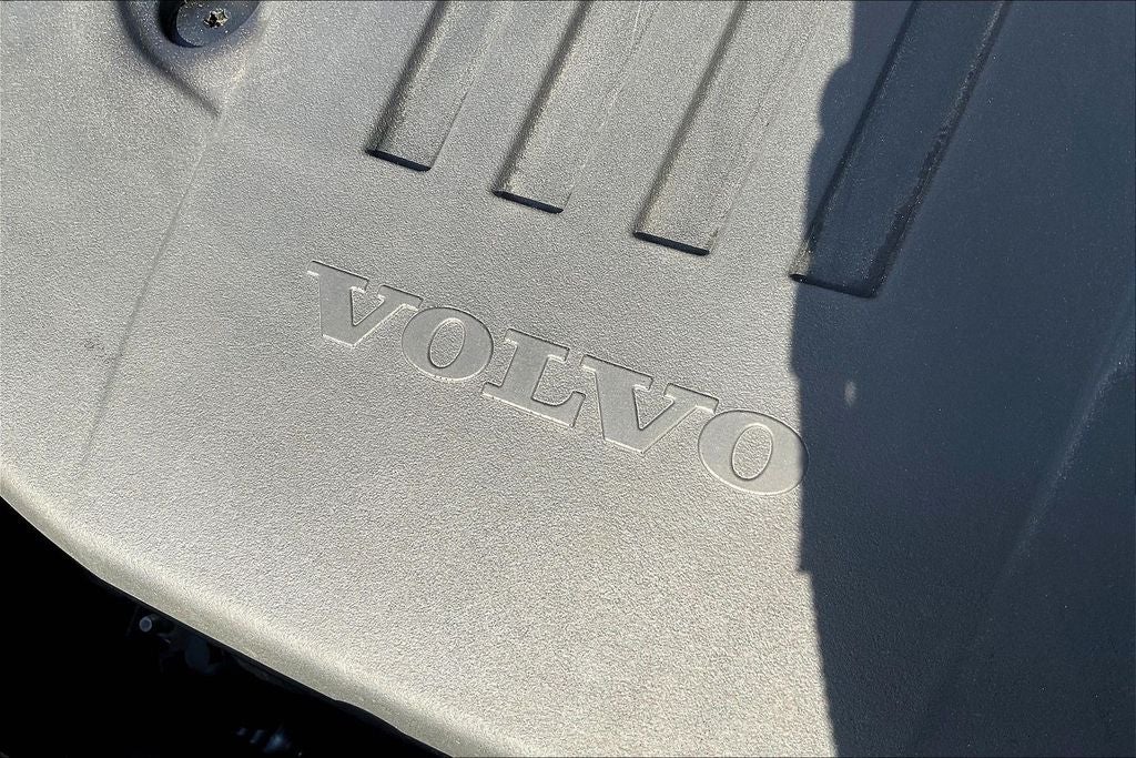 2024 Volvo S60 B5 Core Dark Theme