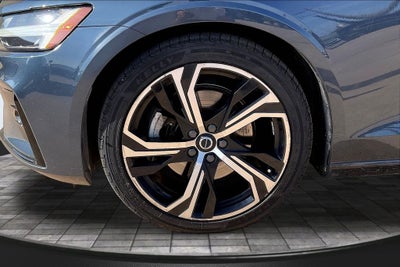 2024 Volvo S60 B5 Core Dark Theme