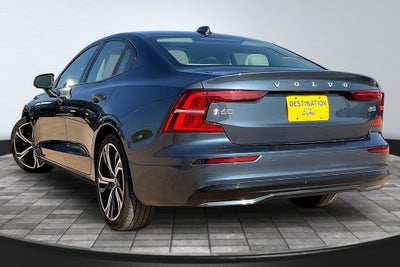 2024 Volvo S60 B5 Core Dark Theme