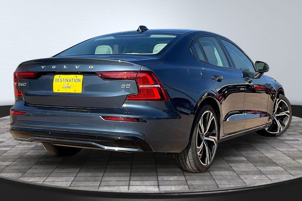 2024 Volvo S60 B5 Core Dark Theme
