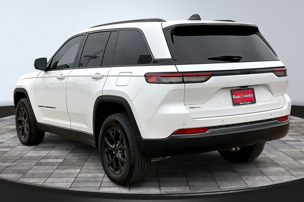 2026 Jeep Grand Cherokee Laredo