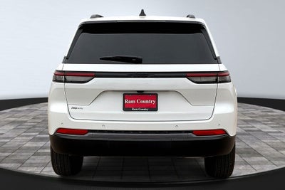 2026 Jeep Grand Cherokee Laredo