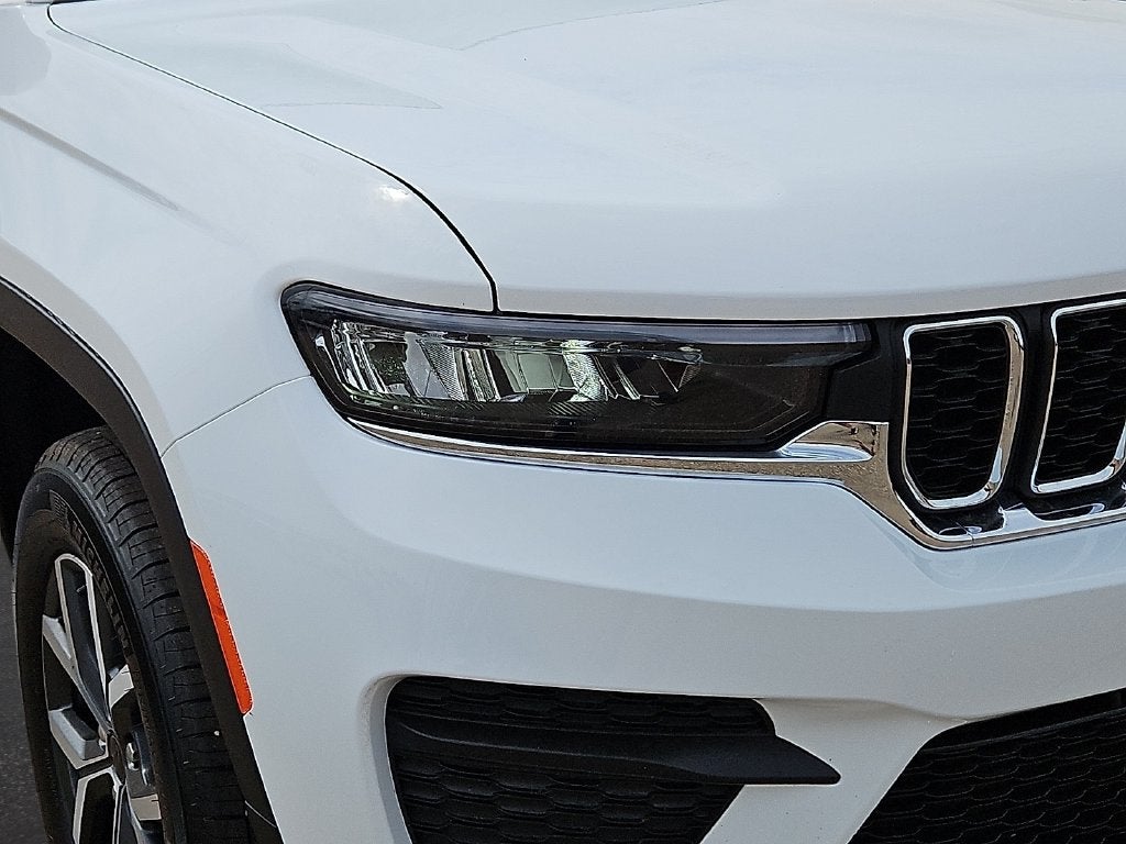 2027 Jeep Grand Cherokee Laredo X