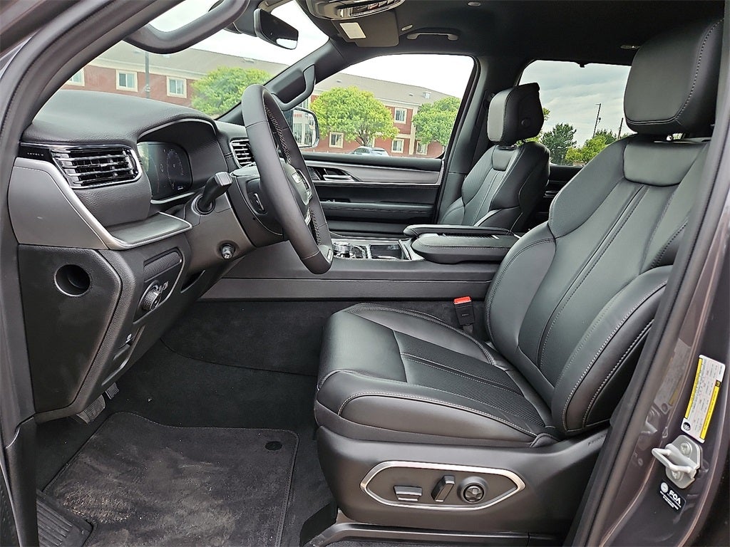 2025 Jeep Wagoneer Base