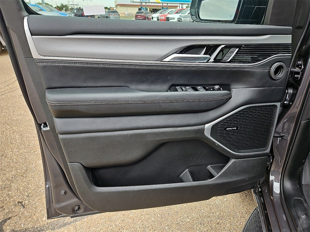 2025 Jeep Wagoneer Base