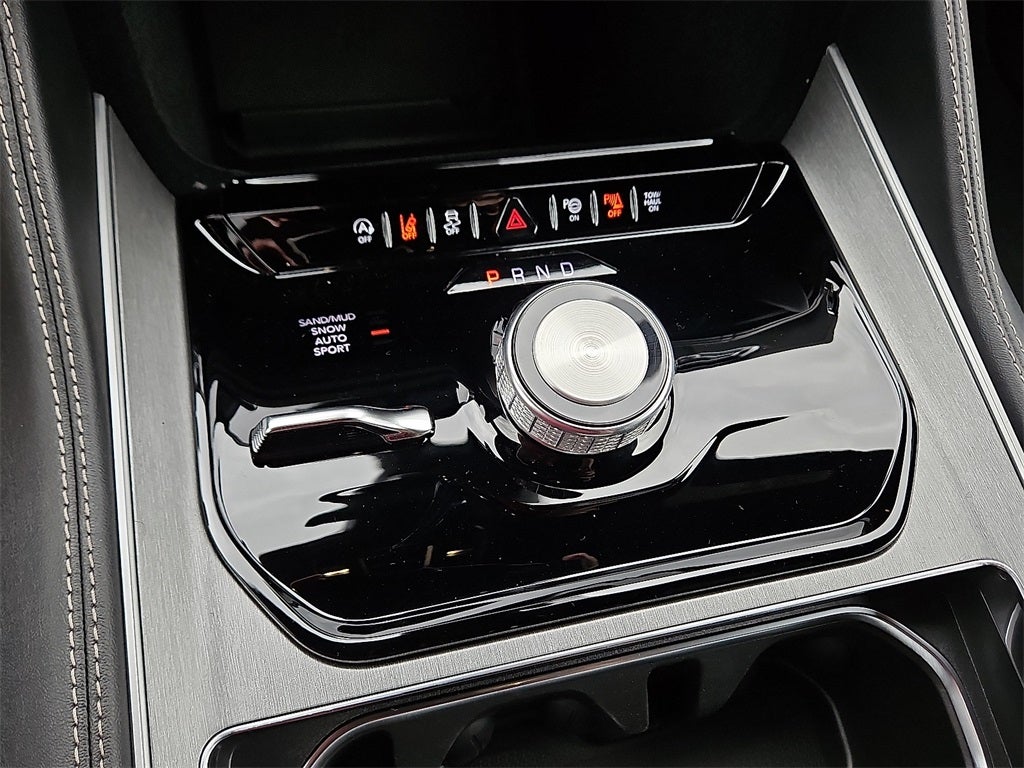 2025 Jeep Wagoneer Base