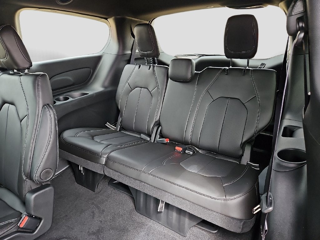 2027 Chrysler Pacifica LX