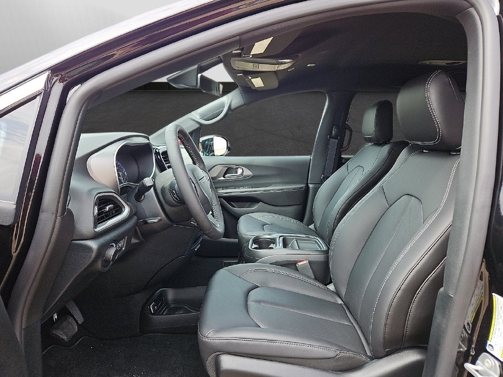 2027 Chrysler Pacifica LX