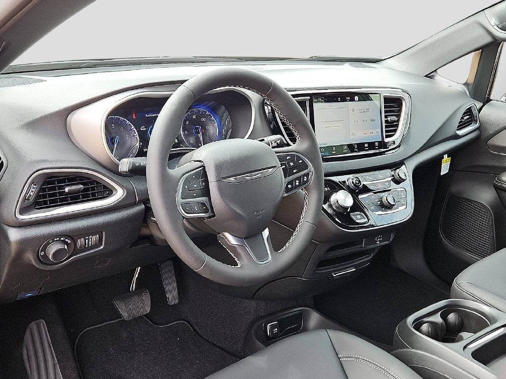 2027 Chrysler Pacifica LX