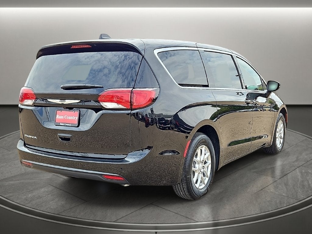 2027 Chrysler Pacifica LX