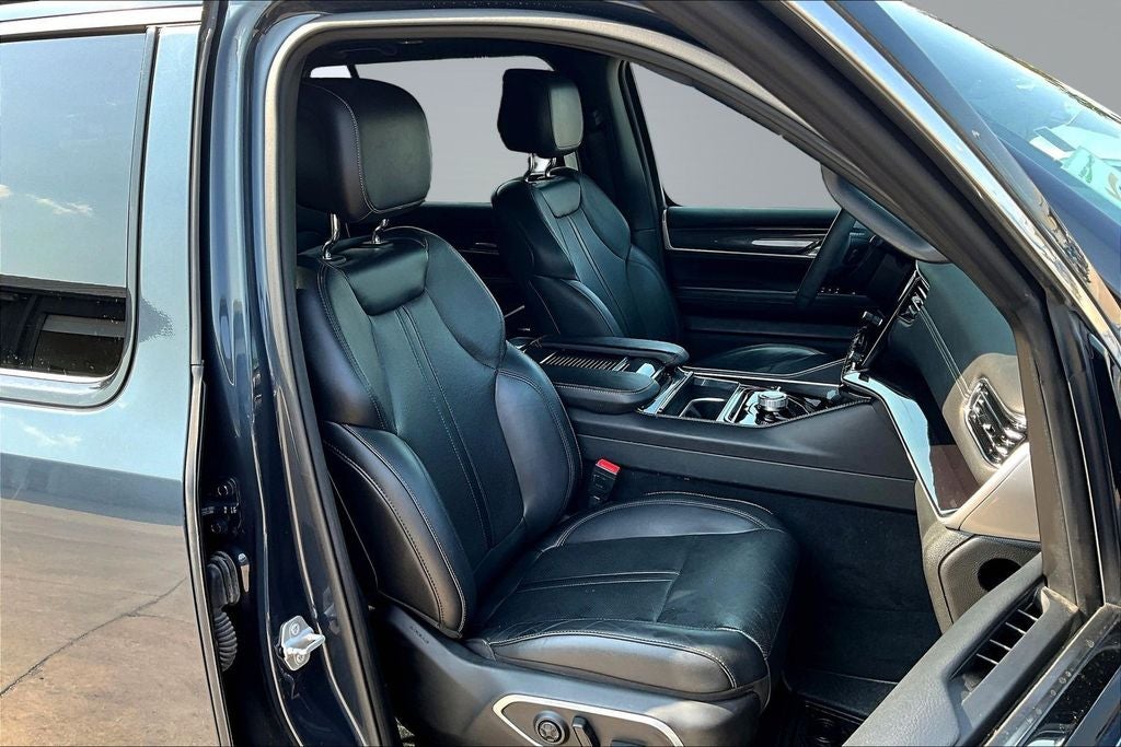2023 Jeep Wagoneer Base