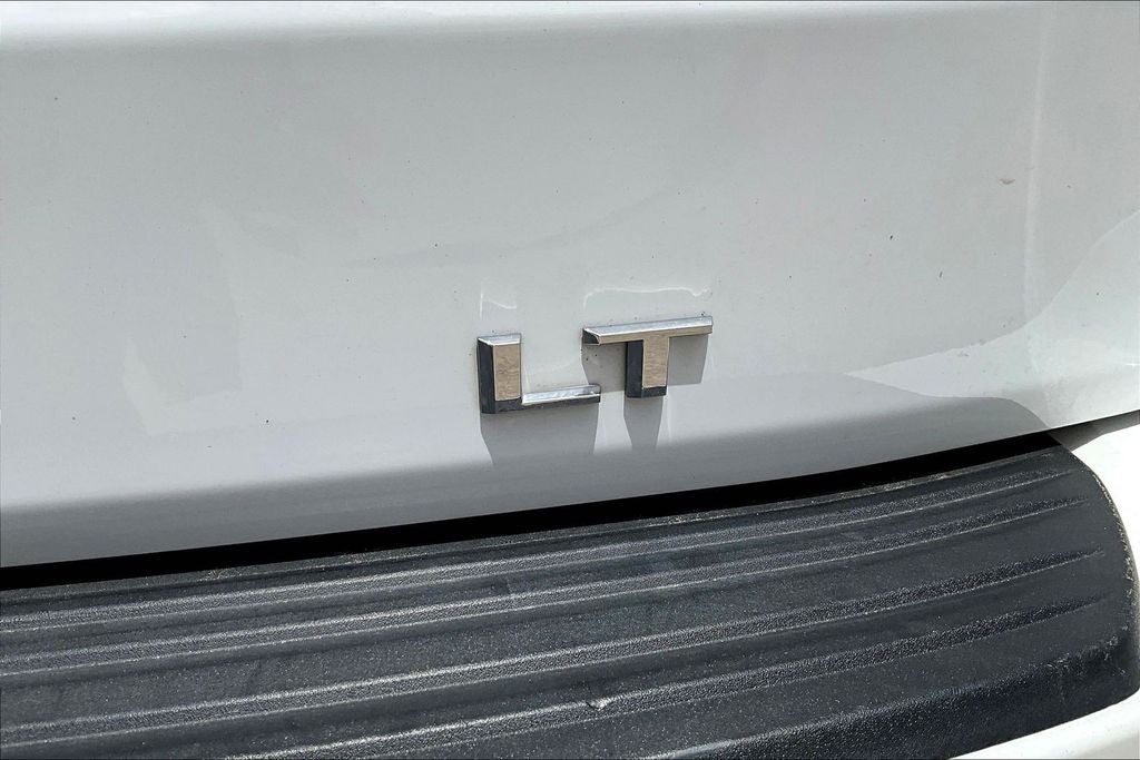 2025 Chevrolet Suburban LT
