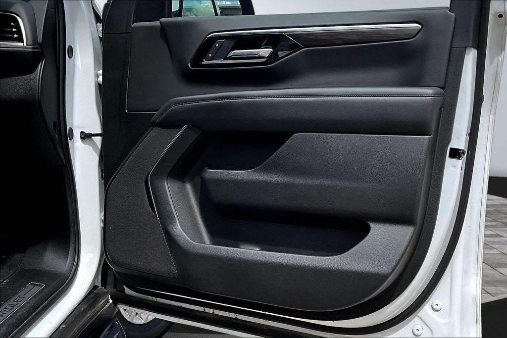 2025 Chevrolet Suburban LT