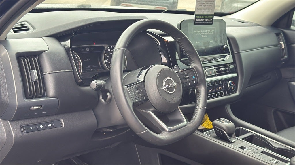 2024 Nissan Pathfinder SL