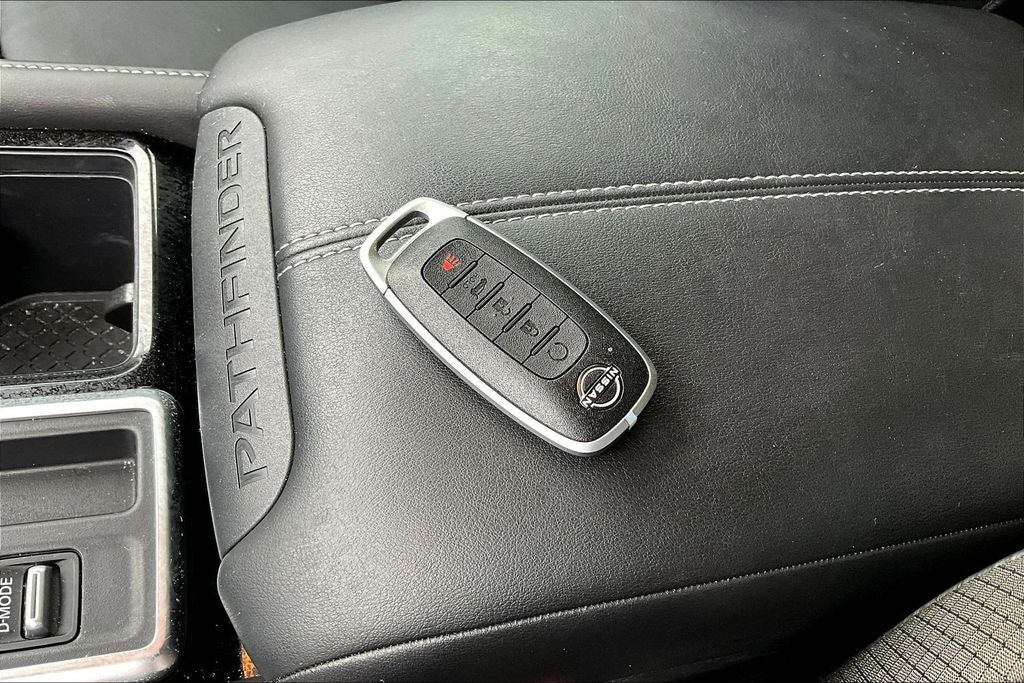 2024 Nissan Pathfinder SL
