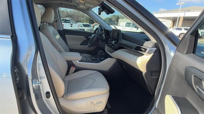 2024 Toyota Highlander XLE