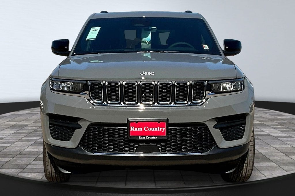 2027 Jeep Grand Cherokee Laredo X