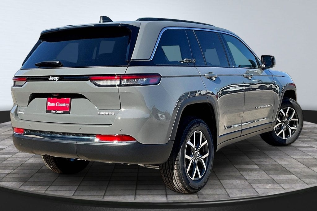 2027 Jeep Grand Cherokee Laredo X